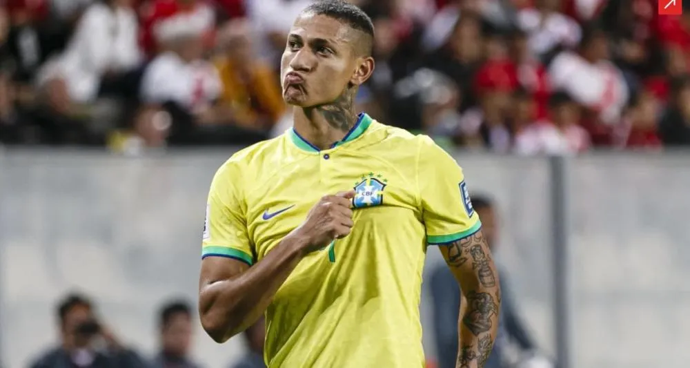 Richarlison negocia com clube turco e pode ser companheiro de Salah, ex-Liverpool